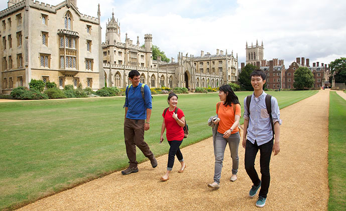 Embassy CES の学校風景
